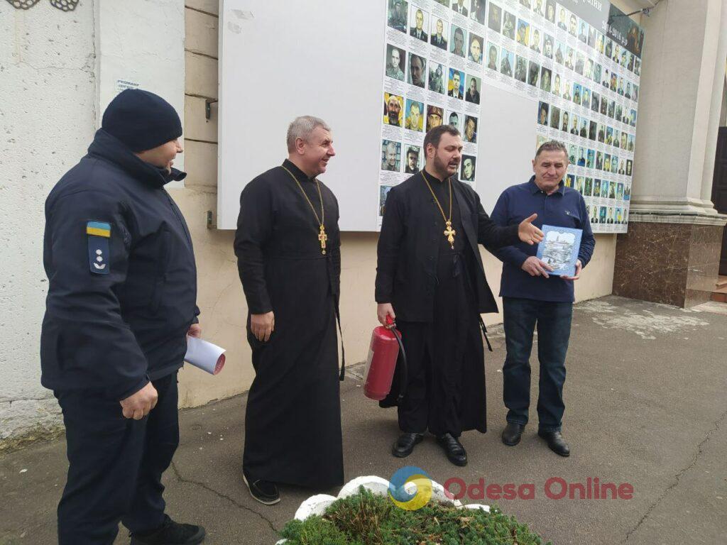 Одесские спасатели проверили пожарную безопасность в Кафедральном соборе Рождества Христова