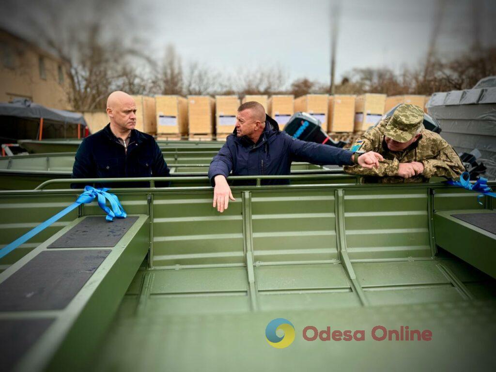 Помощь ВСУ: Одесса передала на передовую 61 лодку (фото)