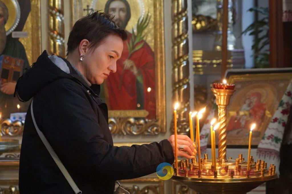 В одесском Кафедральном соборе Рождества Христова проходит Большое повечерие (фоторепортаж)