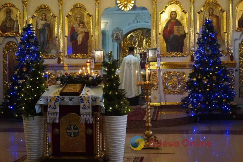 В одеському Кафедральному соборі Різдва Христового проходить Велике повечір’я (фоторепортаж)