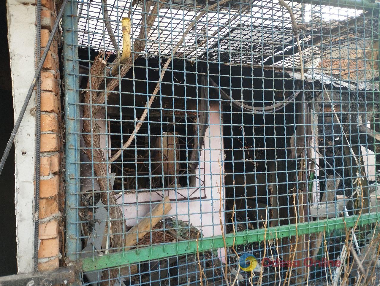 «Не знаю, как мы выбрались»: жительница разрушенного дома в пригороде Одессы рассказала о российской атаке (фото, видео)