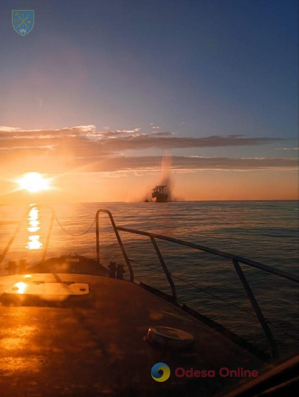 У Чорному морі цивільне судно підірвалося на ворожій морській міні – є постраждалі