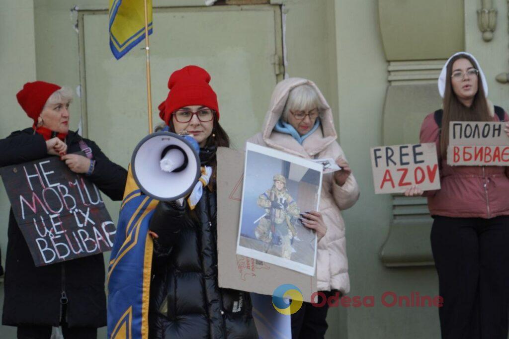 «Ребята из плена возвращаются уже в мешках»: в Одессе прошла очередная акция «Свободу защитникам»