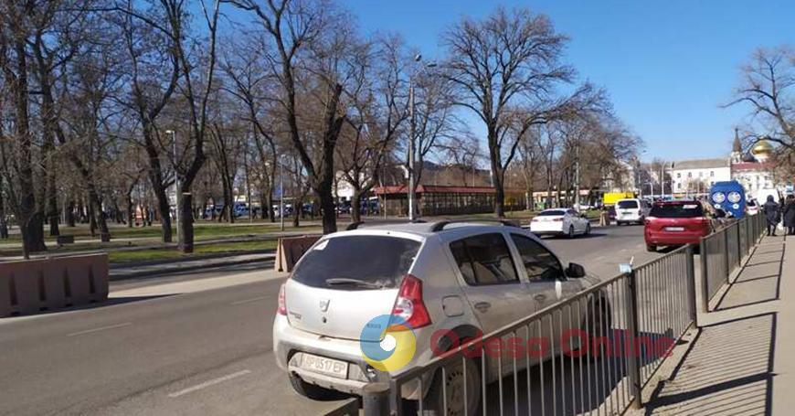 Одесса: парковку вокруг Старосенной площади сделали платной