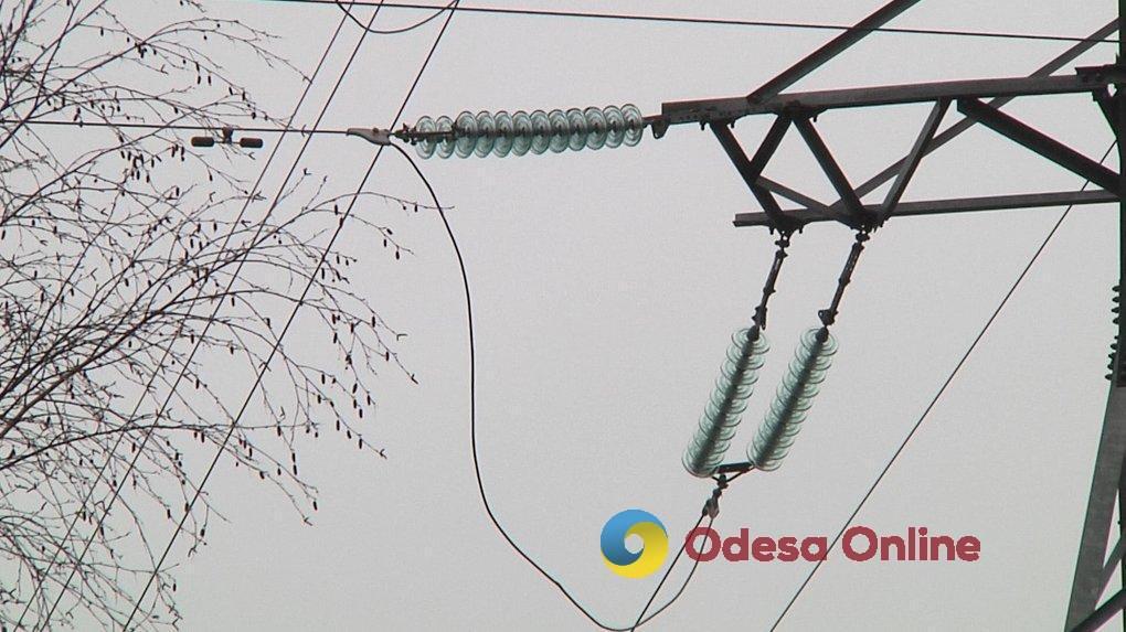 Последствия непогоды в Одесской области: без света остаются более 17 тысяч семей в 150 населенных пунктах
