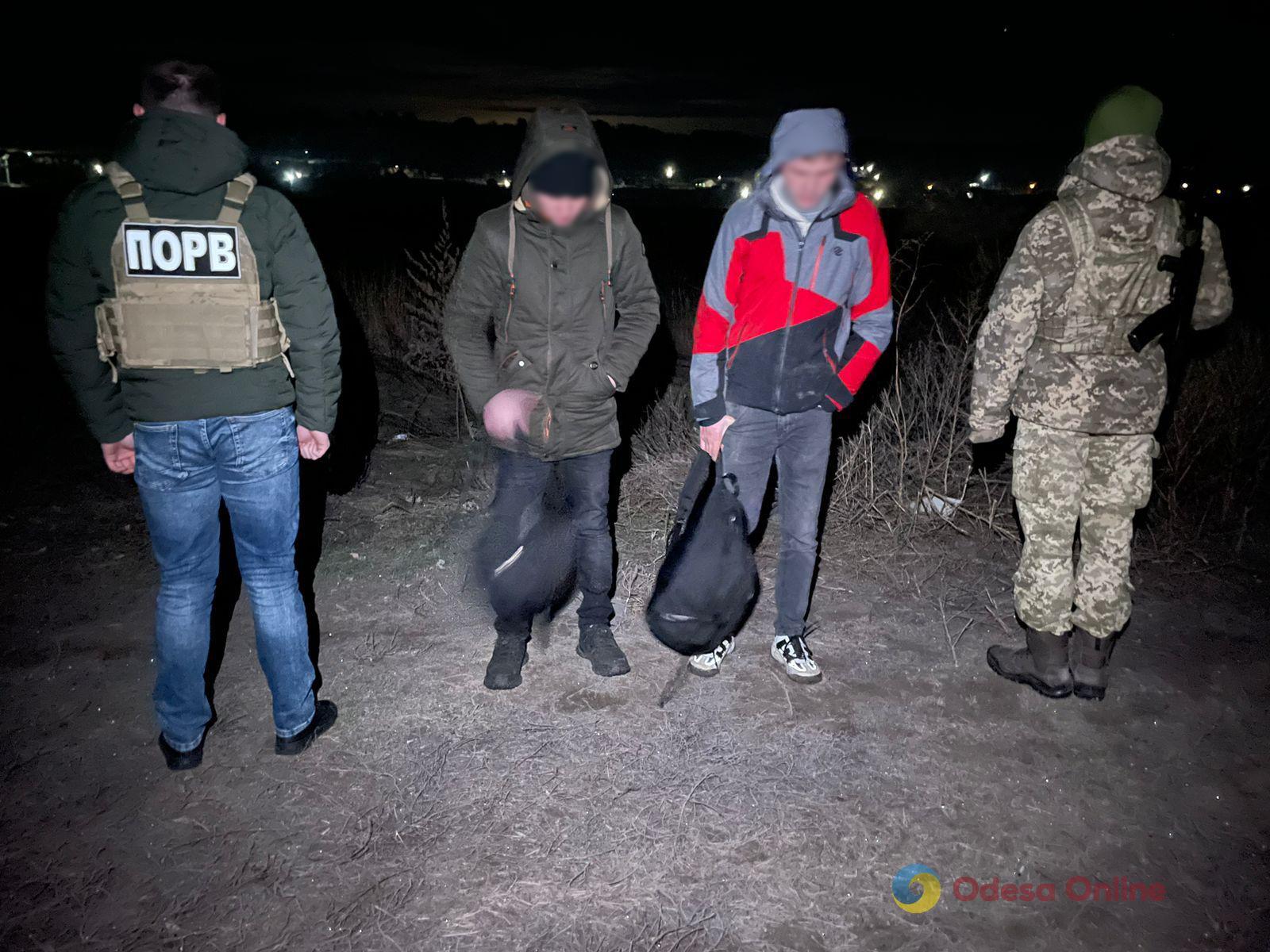 На Одещині прикордонники за допомогою дрону зловили двох чоловіків, які намагалися втекти до Молдови (відео)