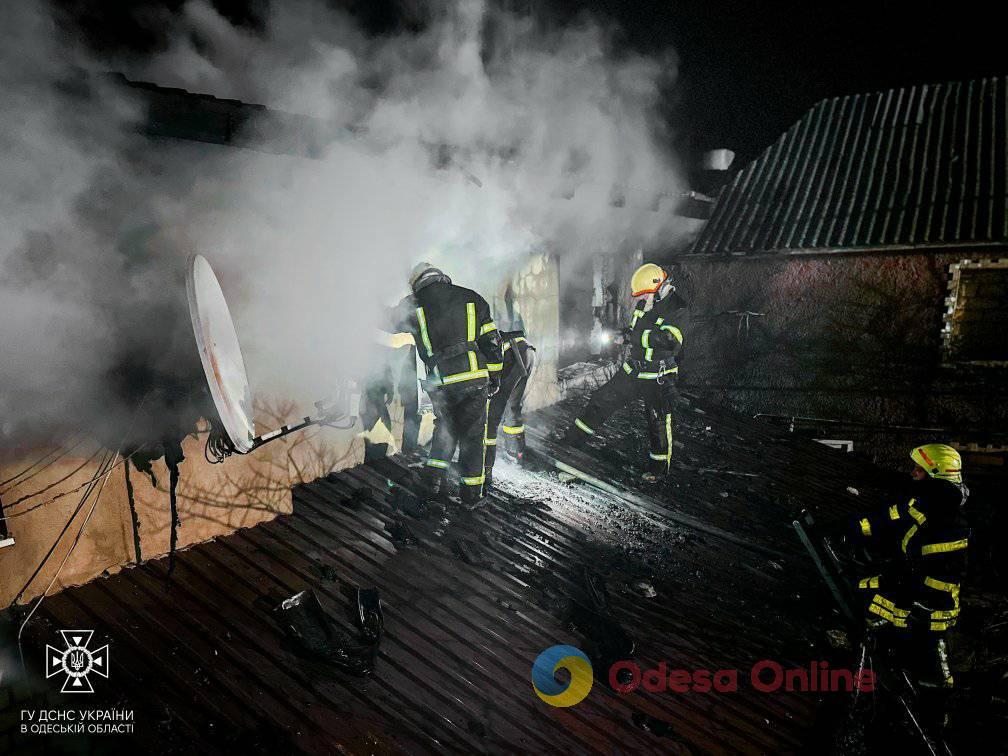 Под Одессой горел частный жилой дом (фото, видео)
