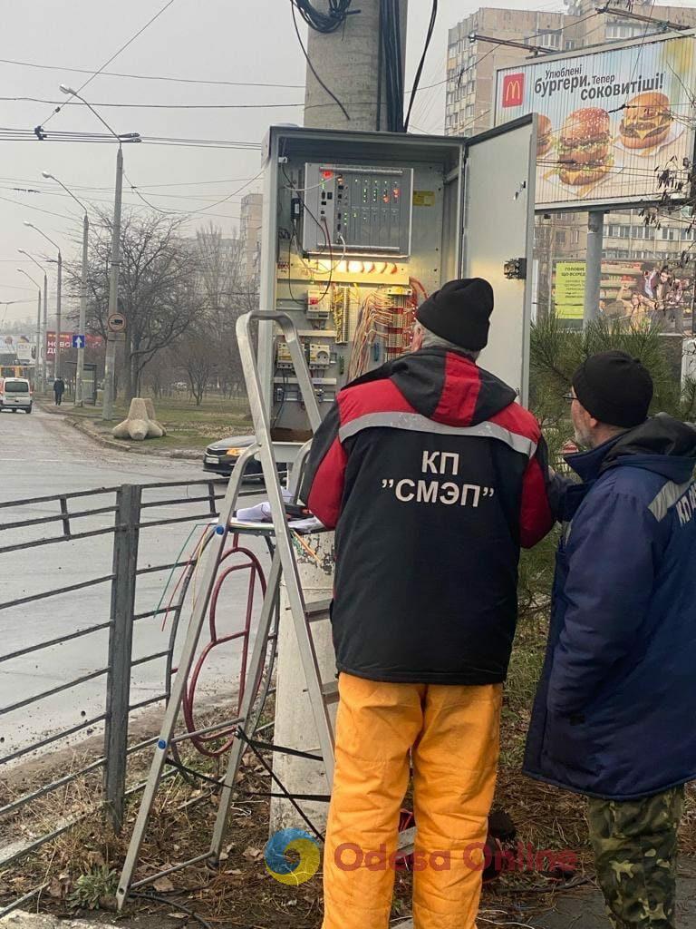В Одессе восстановили светофор на оживленном перекрестке
