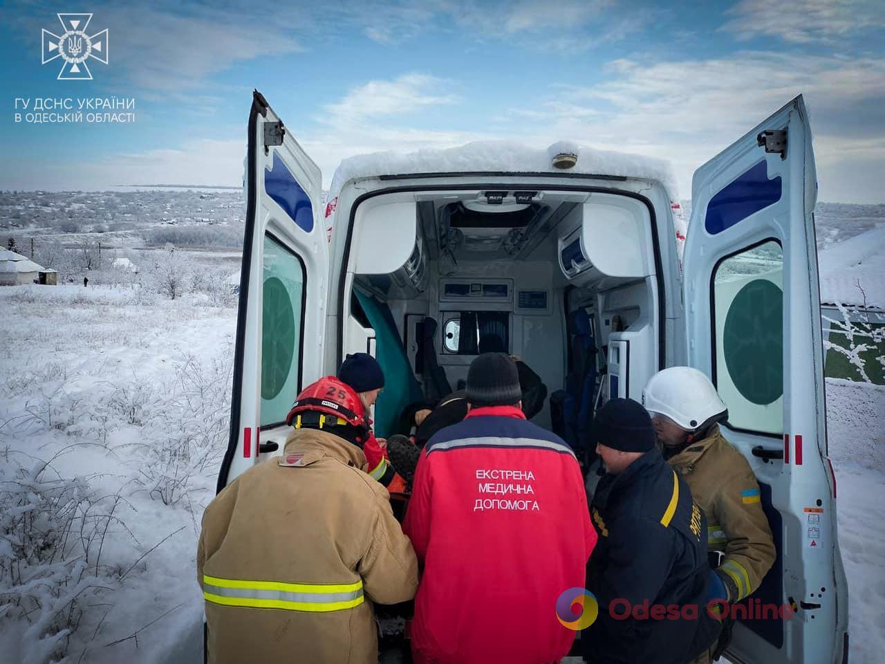 В Одесской области спасатели помогли медикам «скорой», которые не могли проехать к пациенту из-за гололеда