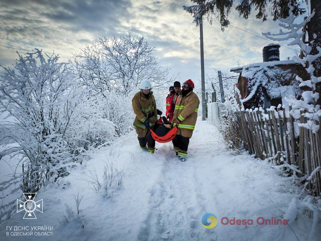 В Одесской области спасатели помогли медикам «скорой», которые не могли проехать к пациенту из-за гололеда