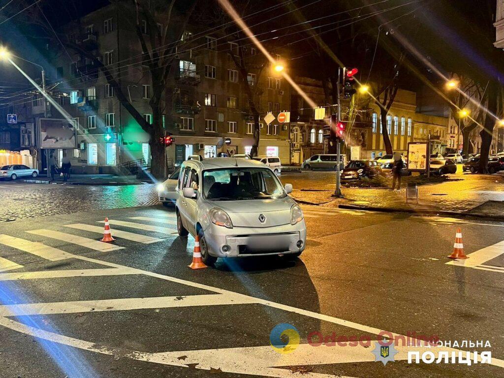 У центрі Одеси водій збив жінку, яка переходила дорогу на зелене світло