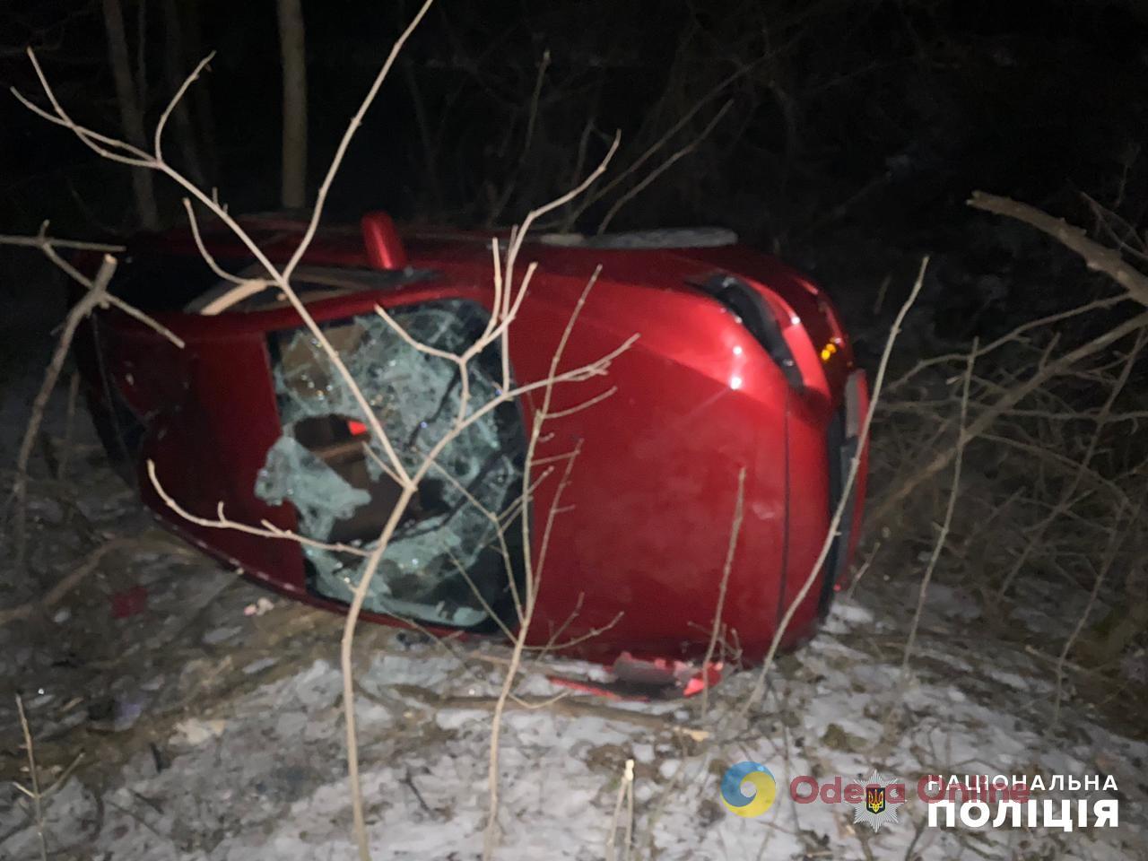 На Одещині нетвереза водійка з’їхала у кювет та перевернула авто
