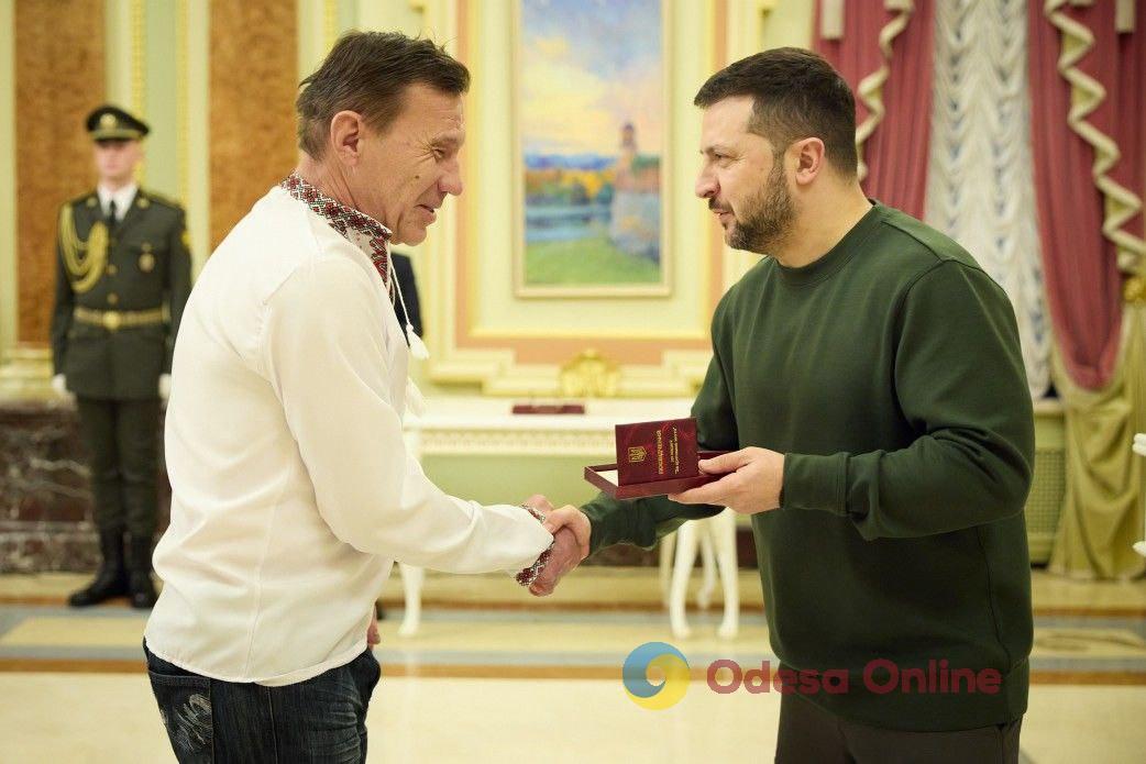 Одесского коммунальщика наградили медалью «За спасенную жизнь» (фото)