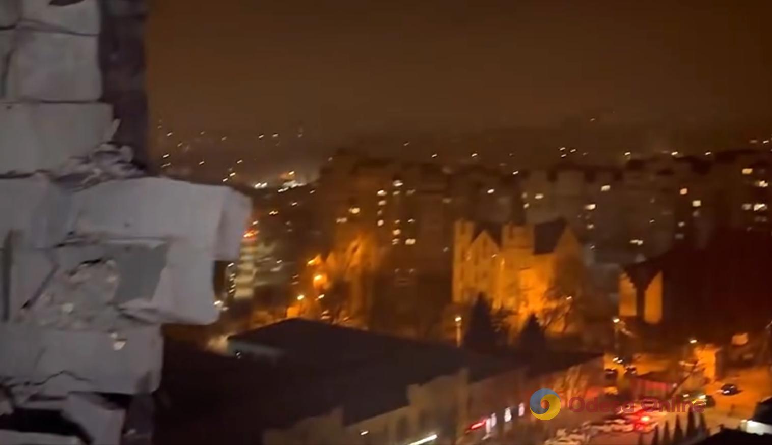 Одесские спасатели опубликовали видео с места ночных «прилетов»