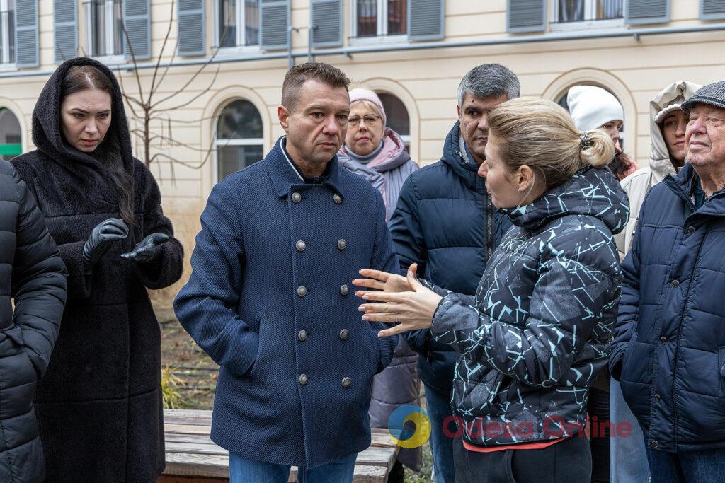 Мешканці одеської багатоповерхівки звернулися до уповноваженого з прав людини, щоб позбавитися грабіжницького тарифу за електроенергію та готуватися до протестів