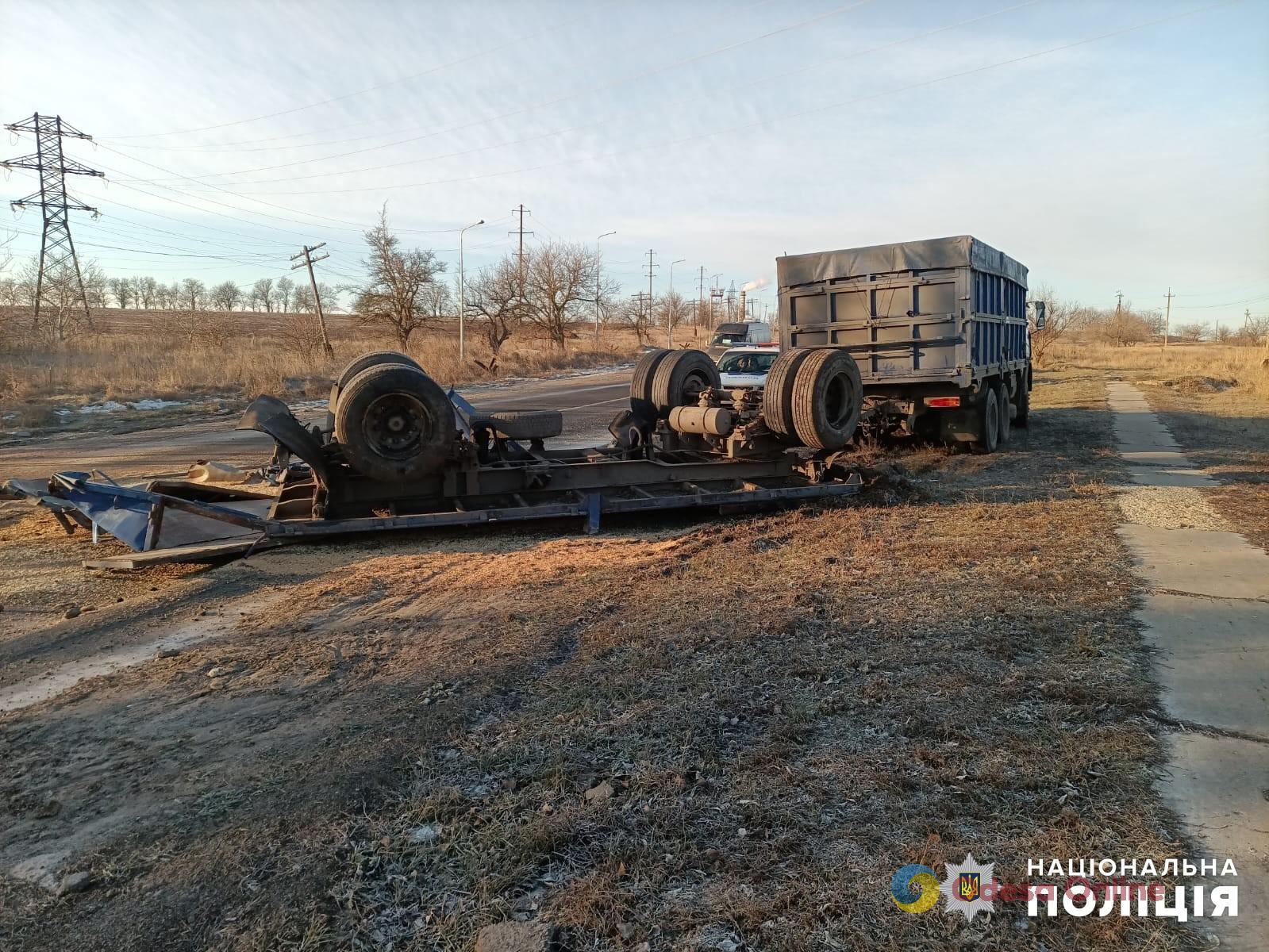 На трасі Одеса-Южне пішохід загинув під причепом вантажівки