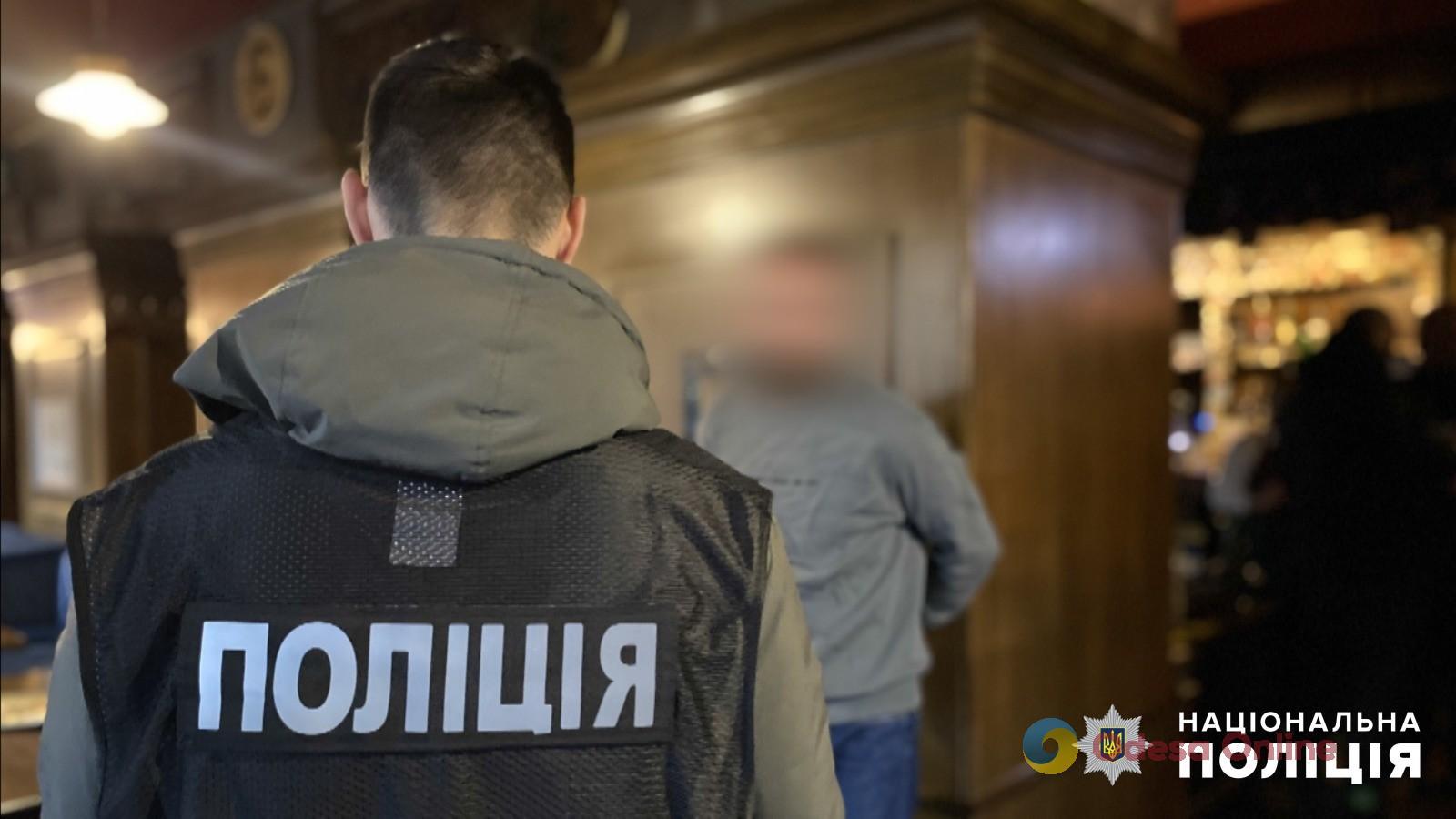 В Одесі спіймали містянина, який за 10 тисяч доларів забезпечував ухилянтів підробленими медичними документами