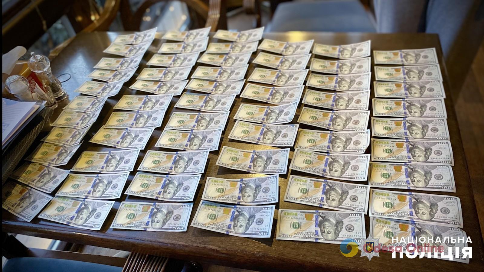 В Одесі спіймали містянина, який за 10 тисяч доларів забезпечував ухилянтів підробленими медичними документами