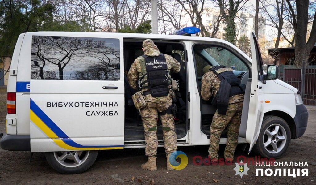 Гранаты, пистолет и патроны: в Одессе задержали торговцев оружием из зоны боевых действий