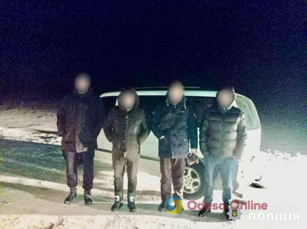 Побег в Молдову: в Одесской области на границе задержали перевозчика и четырех уклонистов
