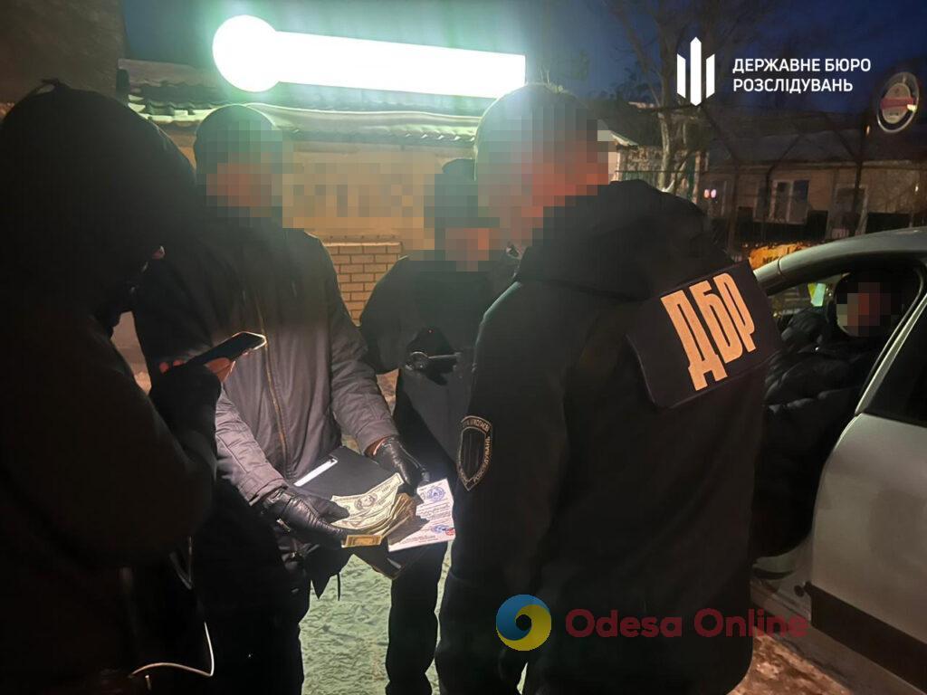Одеська область: працівник Білгород-Дністровського РТЦК та СП торгував «білими квитками»