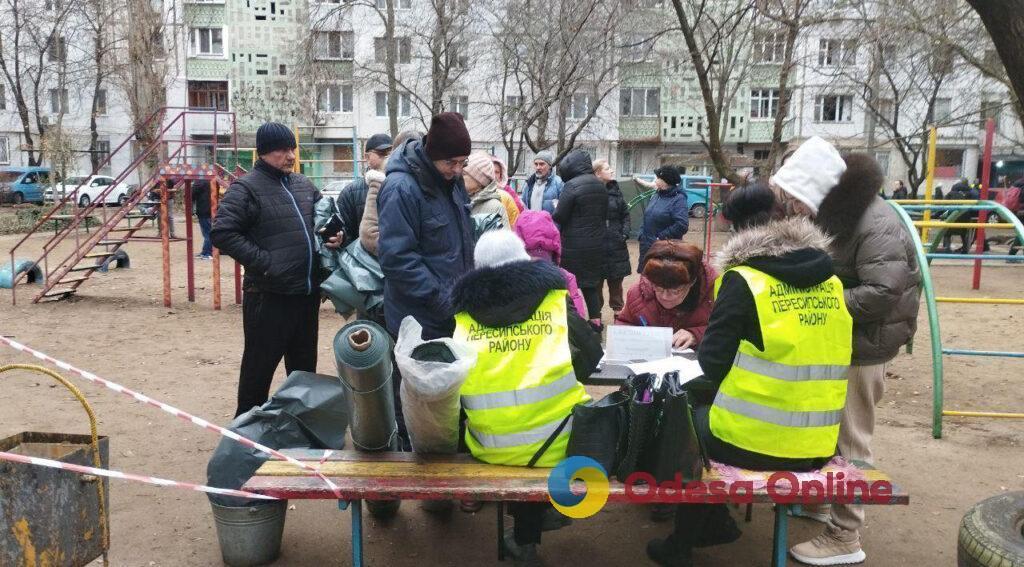 Підсумки дня: стан одеської висотки, яка потрапила під обстріл, платне паркування навколо Старосінної площі та затримання заступника мера на Одещині