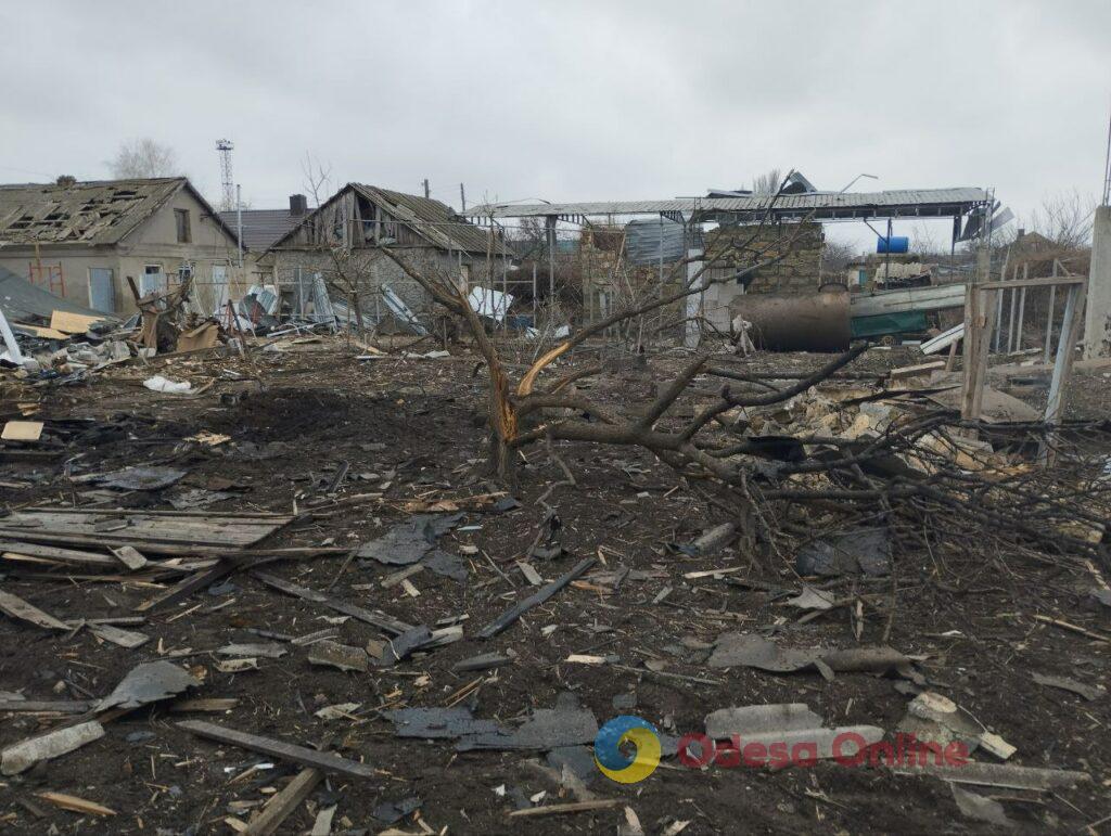 Последствия удара по частному сектору в Одессе (фото, видео)