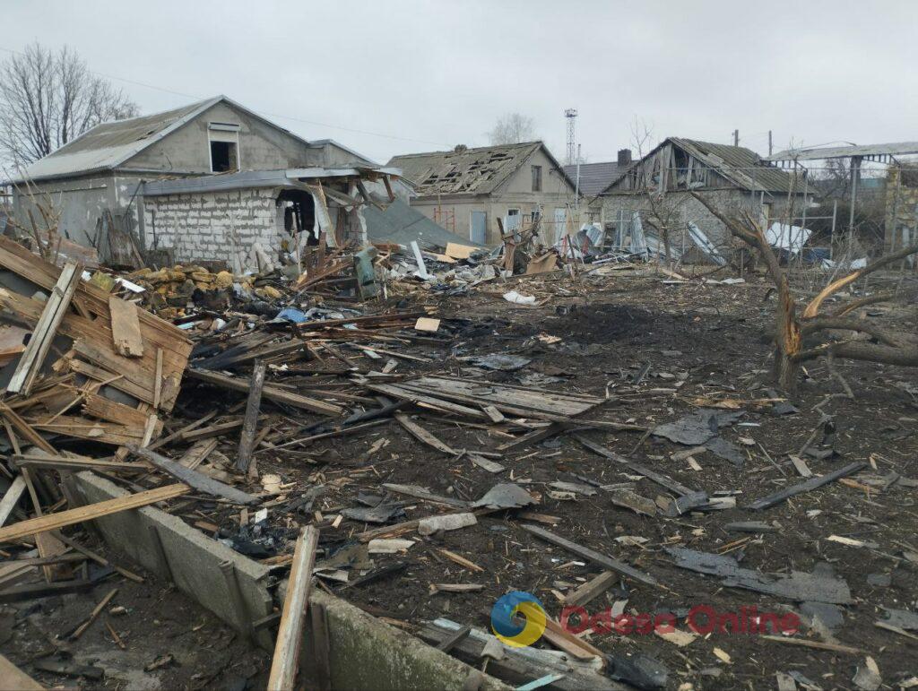 Последствия удара по частному сектору в Одессе (фото, видео)