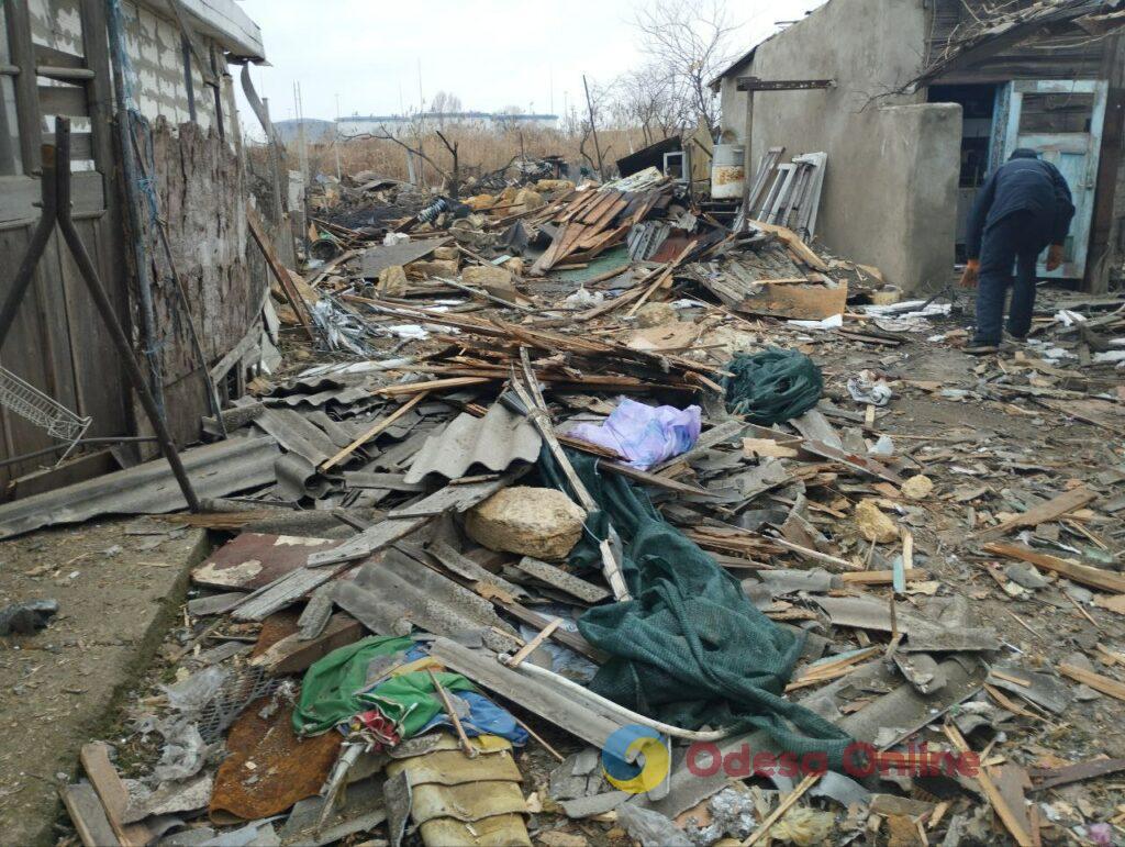 Последствия удара по частному сектору в Одессе (фото, видео)