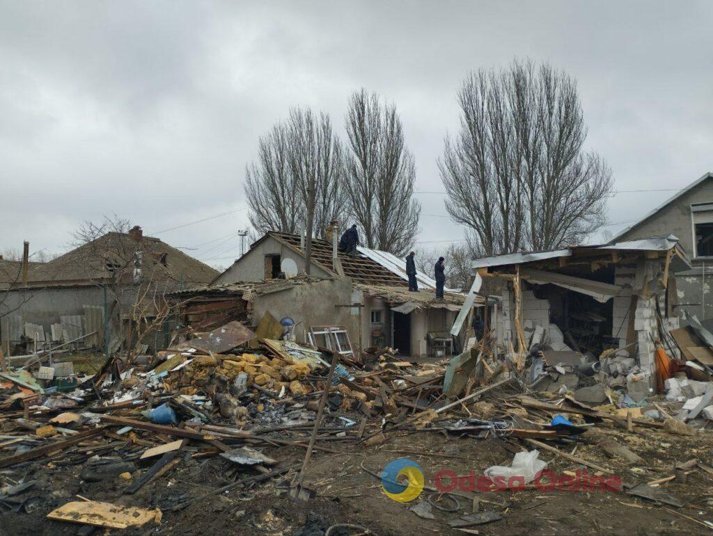 Последствия удара по частному сектору в Одессе (фото, видео)