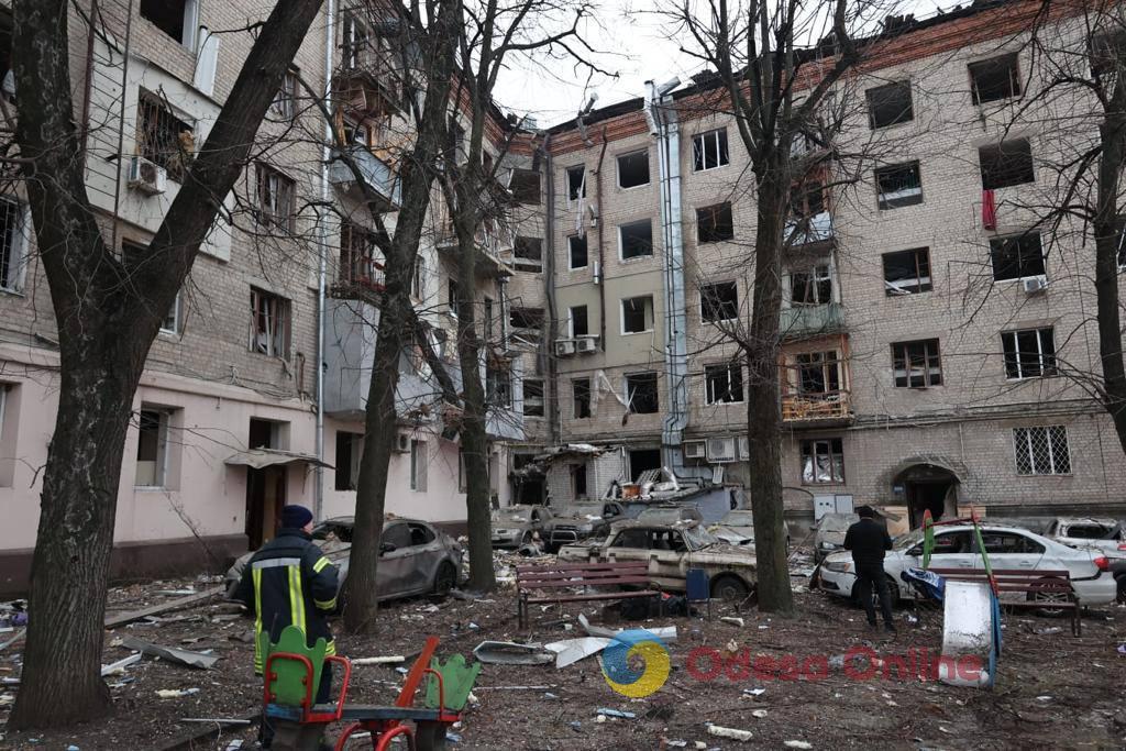 Ранковий ракетний удар по Україні: є загиблі та постраждалі