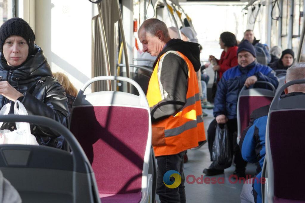 В Одесі вийшов на маршрут новий трисекційний трамвай «Татра Південь» (фоторепортаж)