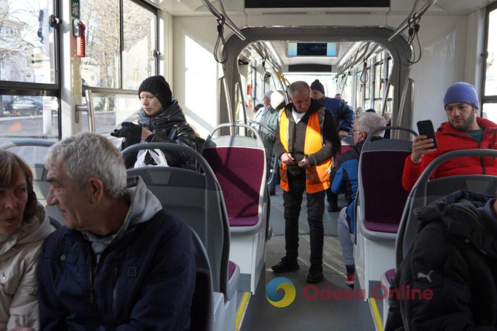 В Одесі вийшов на маршрут новий трисекційний трамвай «Татра Південь» (фоторепортаж)