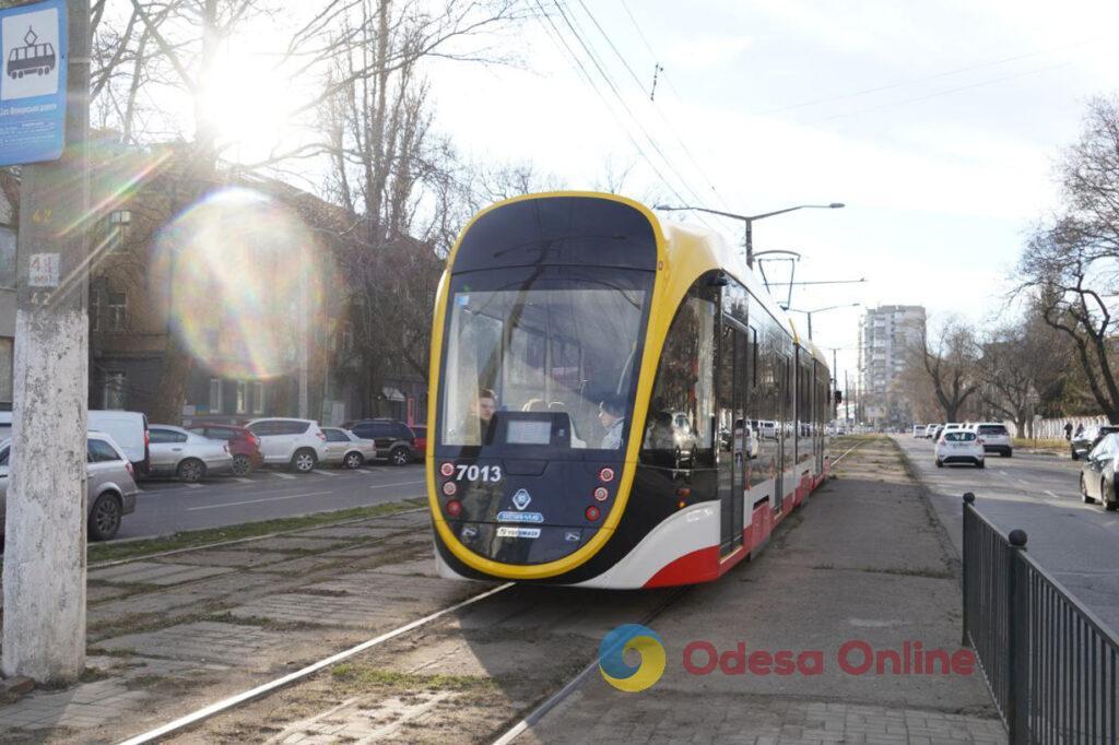 В Одессе вышел на маршрут новый трехсекционный трамвай «Татра Юг» (фоторепортаж)