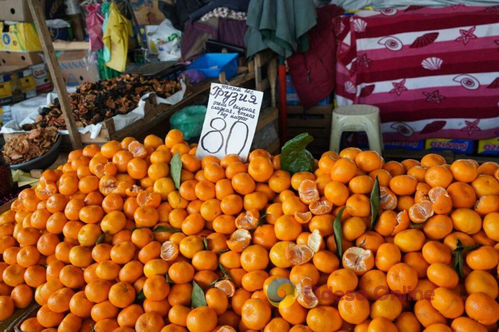 Бринза, сало та манго: суботні ціни на одеському Привозі