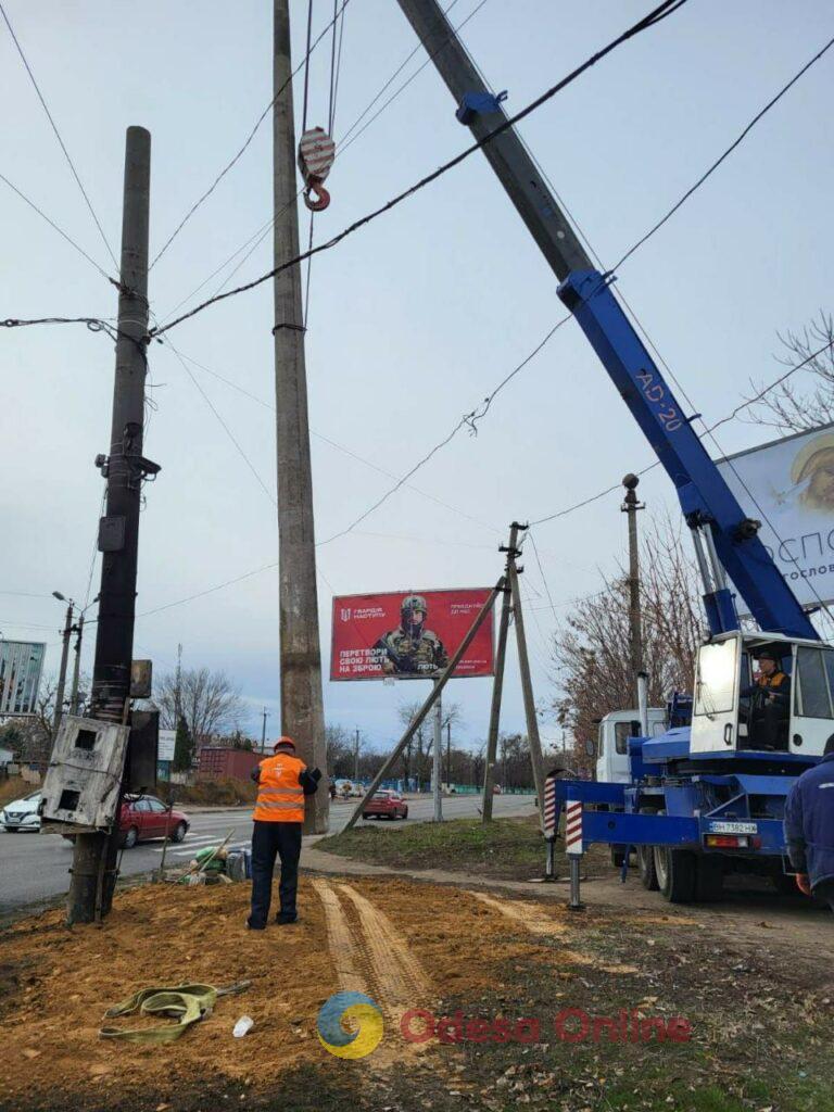 ДТП в Одесі: пошкоджено електроопору та вигорів світлофор