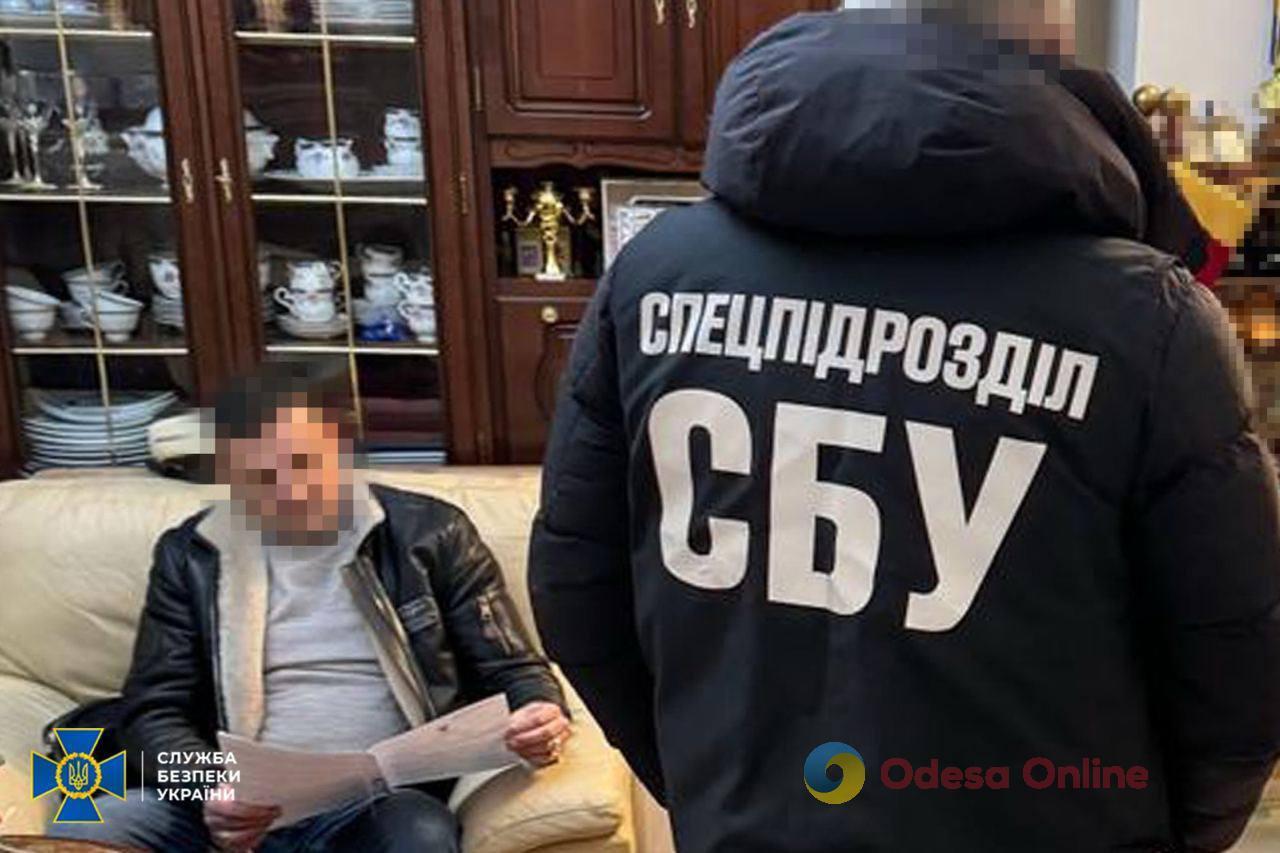 На Одещині викрили суддю, який за хабарі дозволяв чоловікам виїжджати за кордон