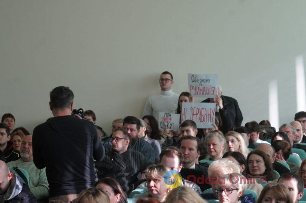 Співробітники ОДЕкУ виступають проти об’єднання з ОНУ імені Мечникова