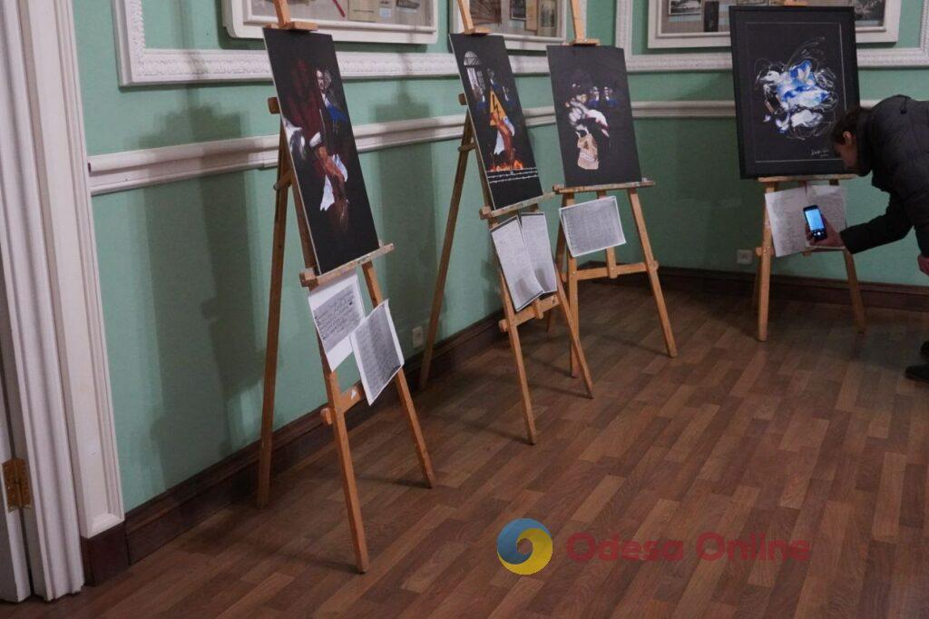 «Пожалуйста, освободите птичек»: в Одессе открылся арт-проект в поддержку пленных гражданских (фоторепортаж)