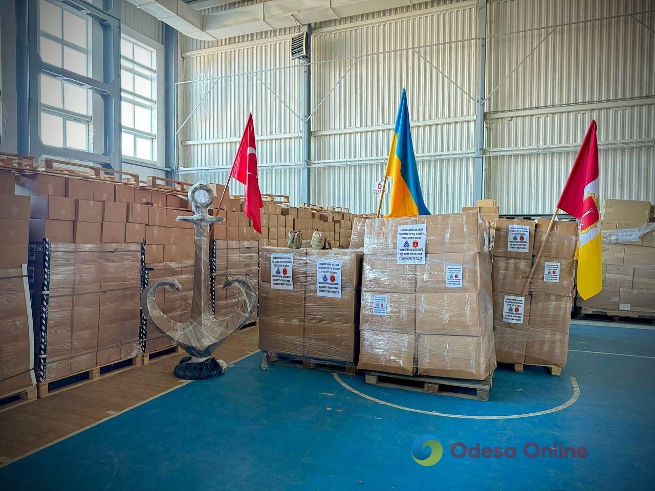 Генератори та аптечки: Одеса отримала чергову партію гуманітарної допомоги від Стамбула