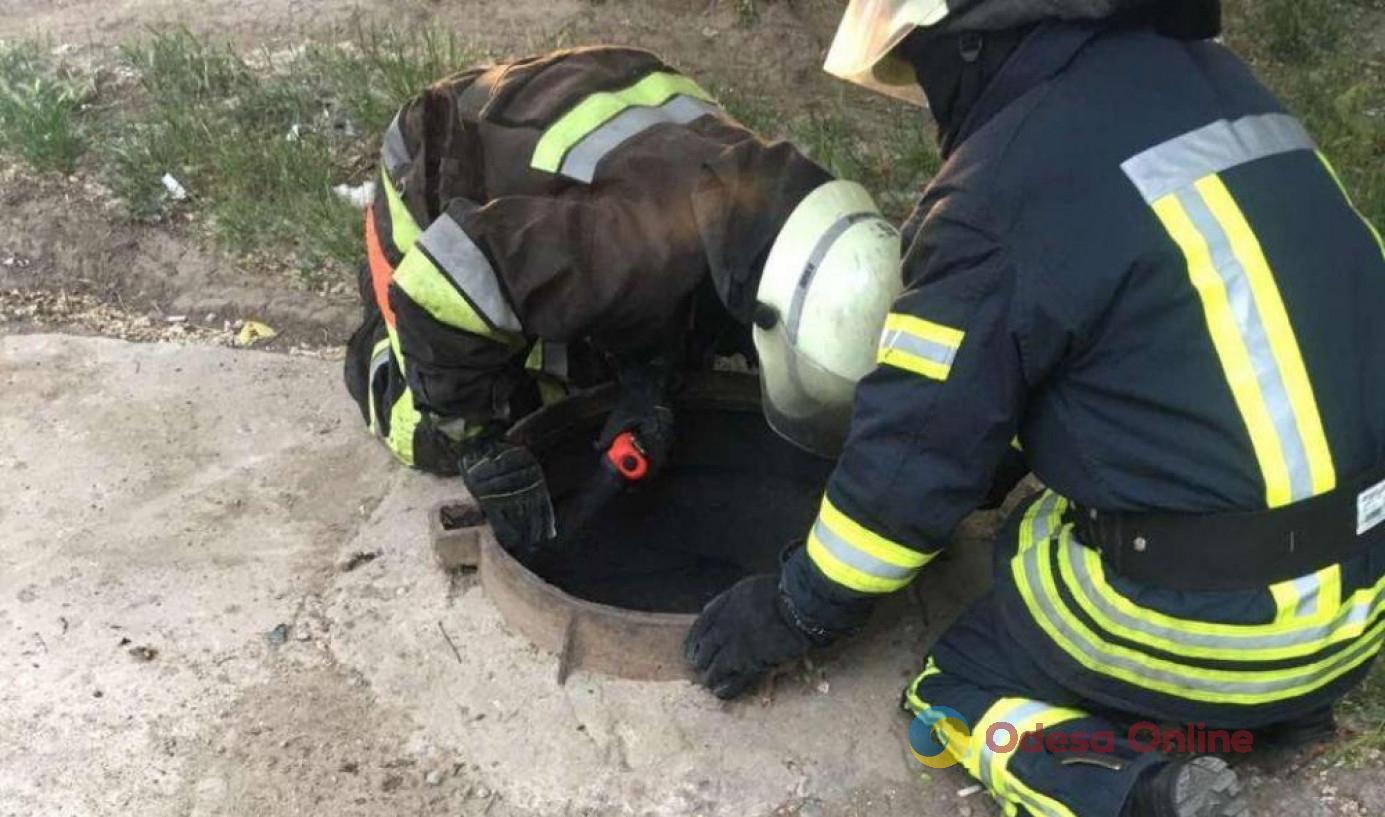 Одесса: в горящем люке теплотрассы обнаружили труп