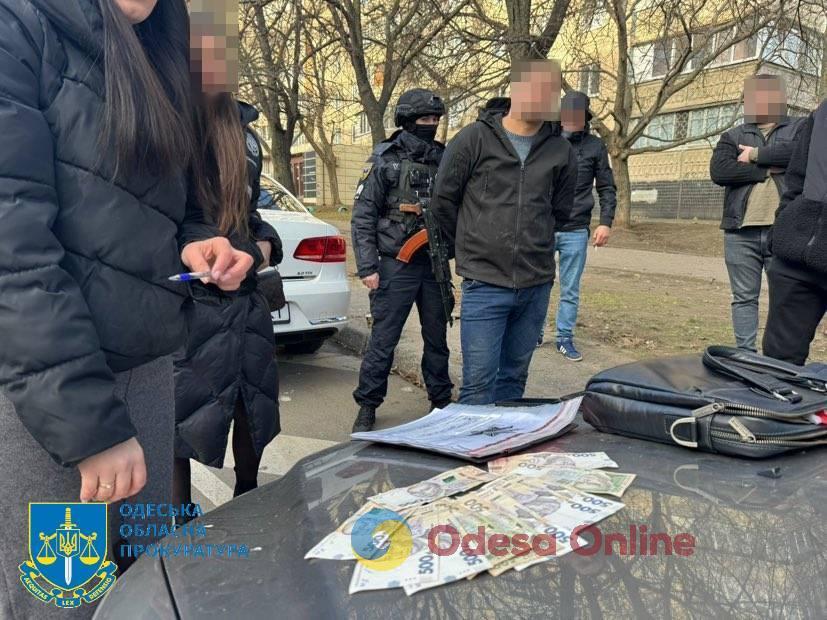 Одеський чиновник збирав «данину» зі стихійних ринків