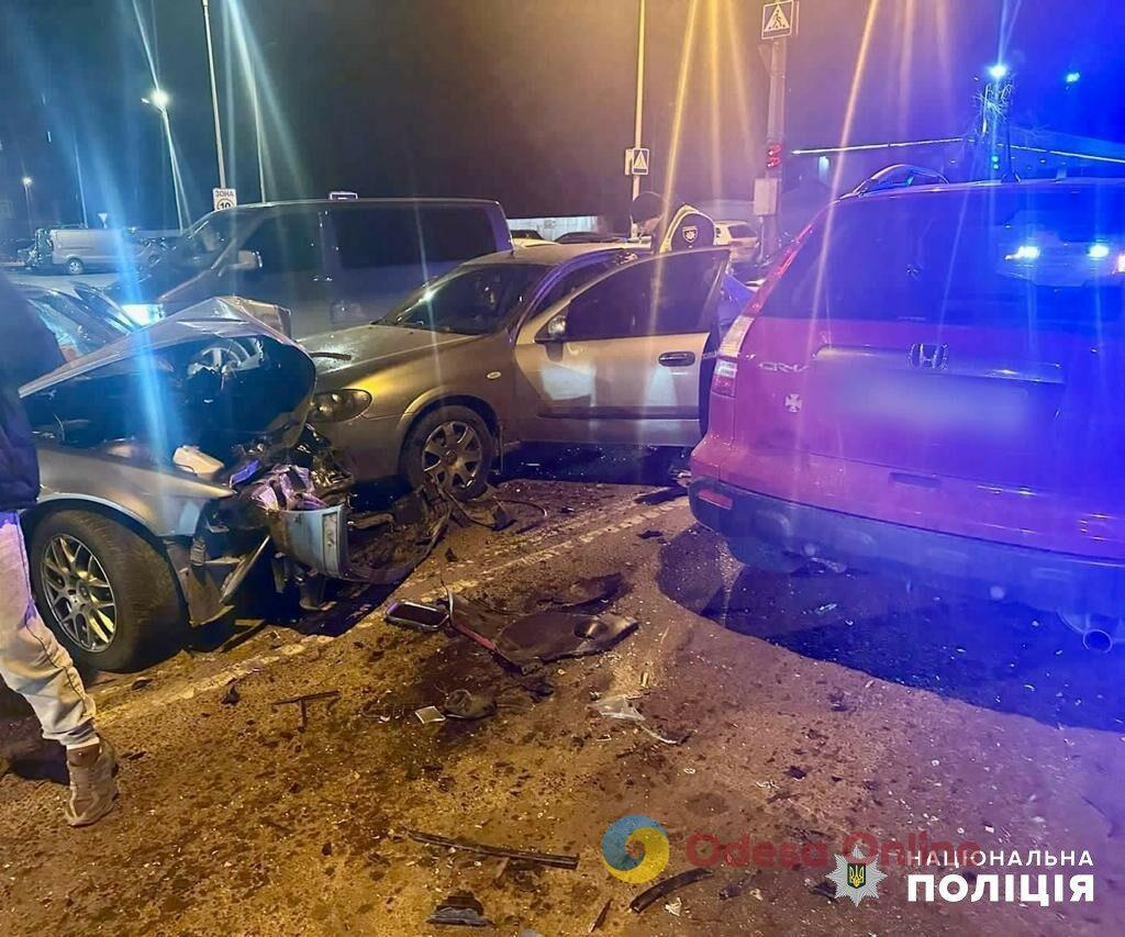На Овидиопольской дороге произошло ДТП с участием трех автомобилей, есть пострадавшие