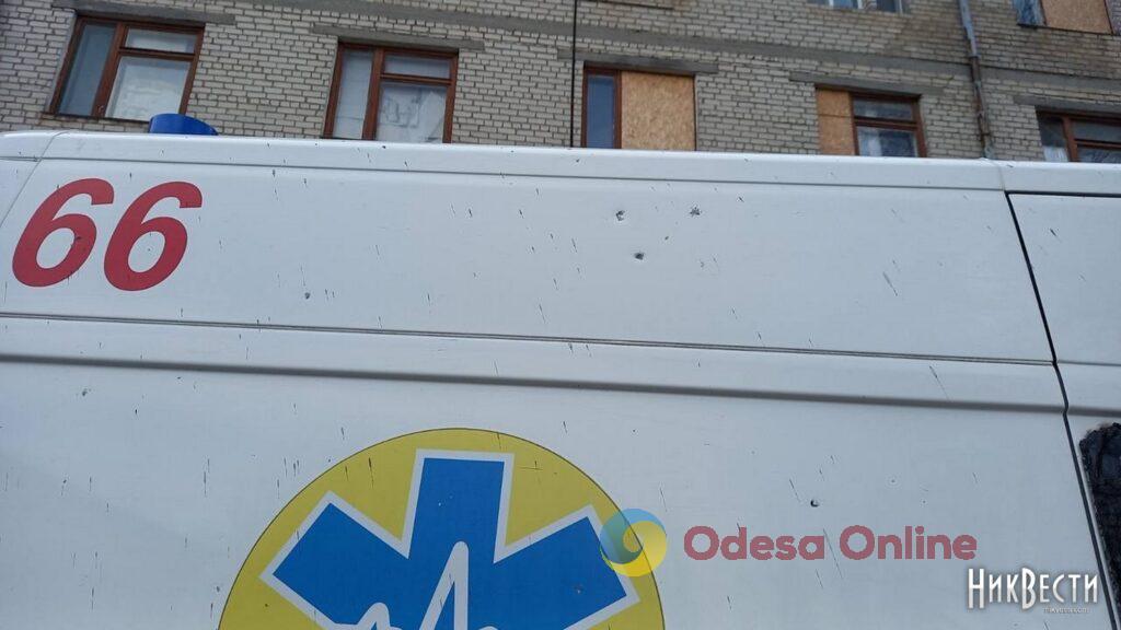 В Николаевской области «скорая» попала под обстрел (фото)