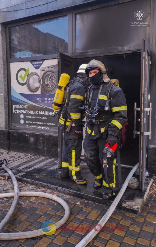 В Одессе горела мастерская по ремонту стиральных машин (фото)