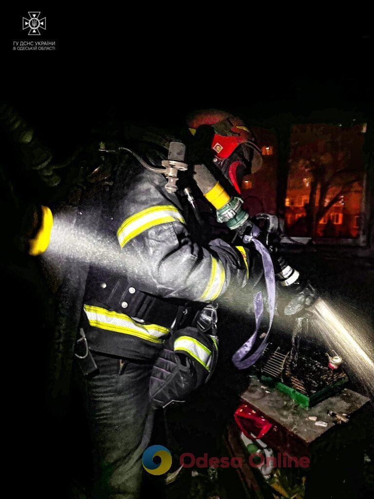 В Одессе произошел пожар в 13-этажном общежитии (фото, видео)