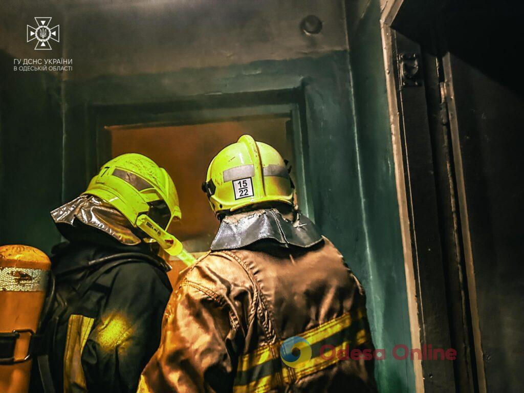 В Одесі сталася пожежа у 13-поверховому гуртожитку (фото, відео)