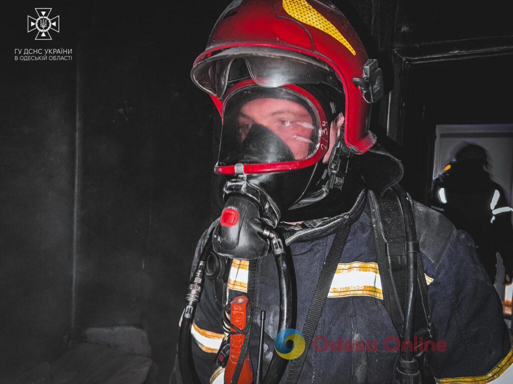 В Одесі сталася пожежа у 13-поверховому гуртожитку (фото, відео)