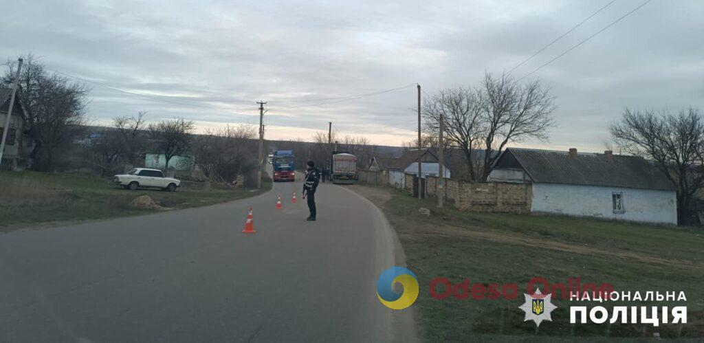 В Одесской области грузовик сбил женщину, которая вышла на проезжую часть