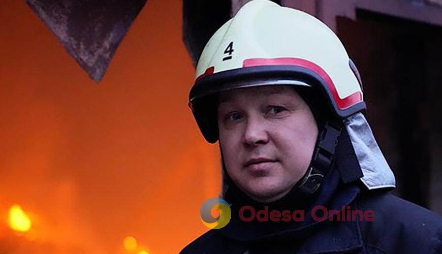 В Черноморске тушили пожар в магазине, пострадал человек